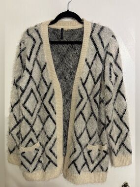 Cozy Ivory & Black Diamond Fuzzy Open-Front Cardigan Sweater Size Large